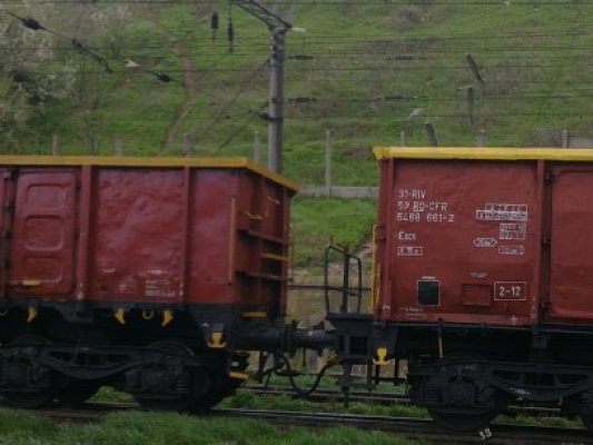 Două tone de fier furate din garniturile de tren